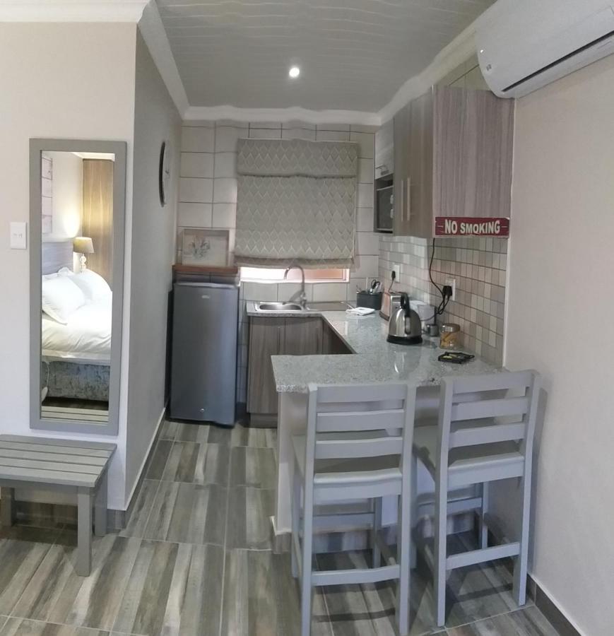 Schnehage Self Catering Apartment Bloemfontein Exterior photo