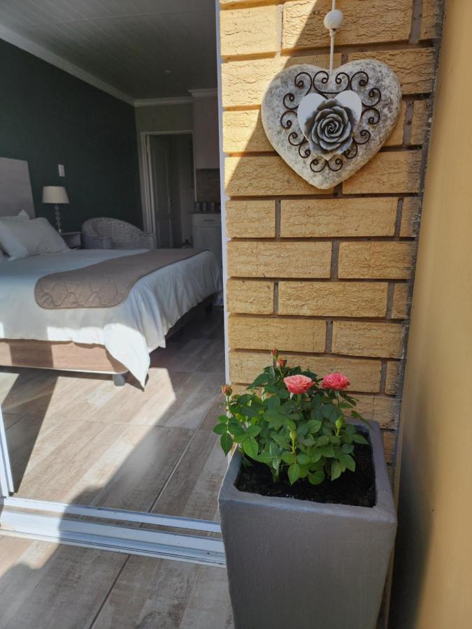 Schnehage Self Catering Apartment Bloemfontein Exterior photo
